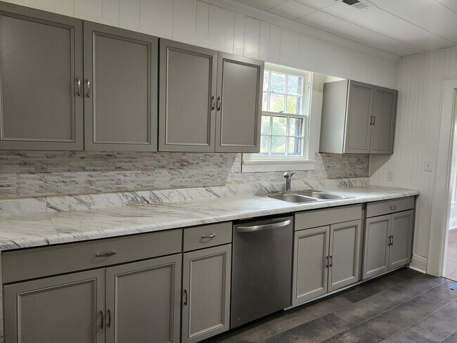 Foto del edificio - Coming in February - 3 bedroom 2 bath home in Belvoir Area in Brainerd/East Ridge, TN