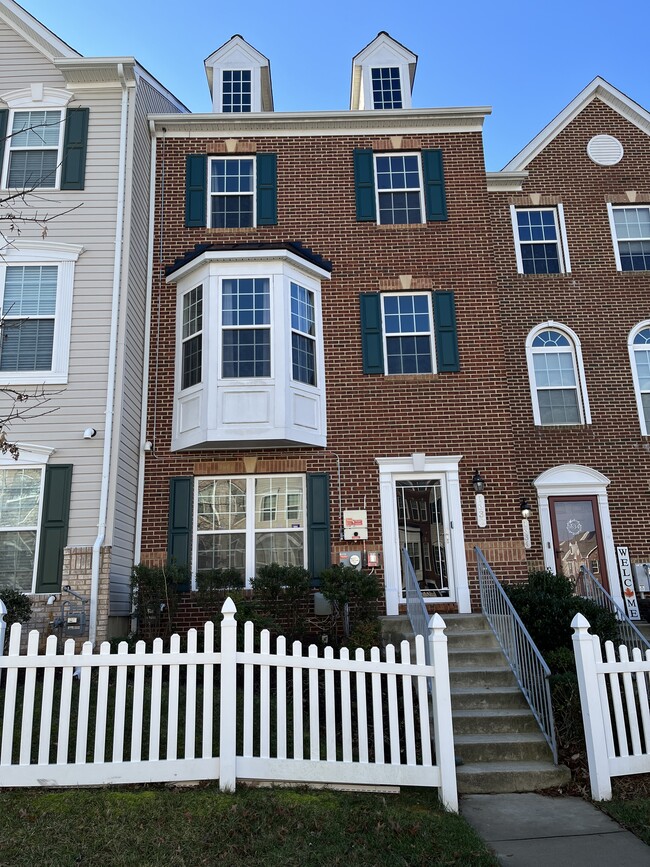 Building Photo - 1632 Fernwood Dr