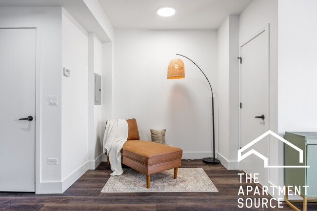 Building Photo - 1555 W Hollywood Ave