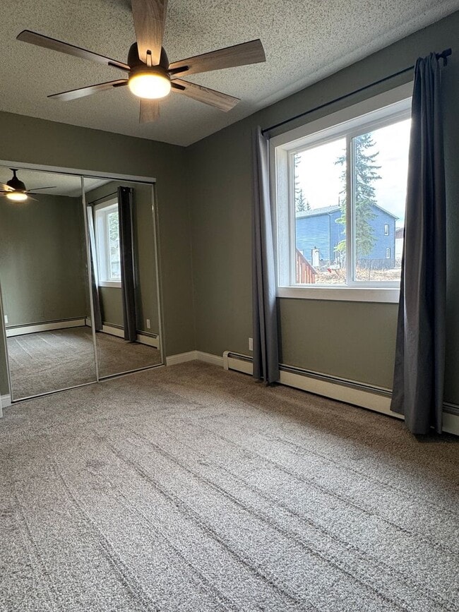 Building Photo - Spacious home / 2 car garage / No pets sorry