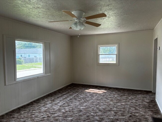 Building Photo - 1227-1229 Avenue