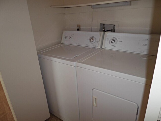 Foto del edificio - 9101 Country Creek St