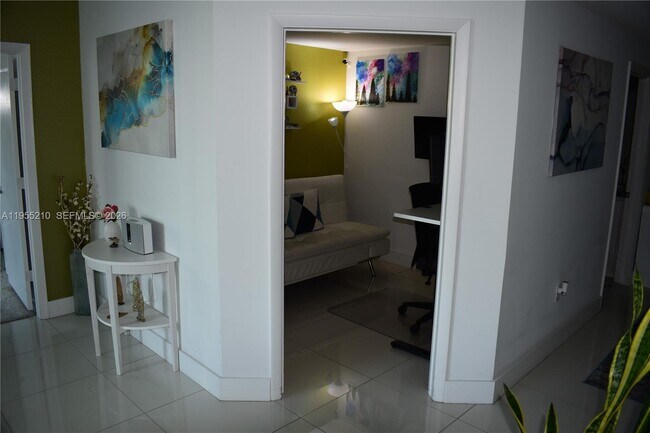 Building Photo - 253 NE 2nd St