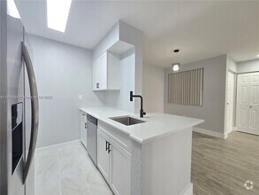 Building Photo - 2831 N Oakland Forest Dr