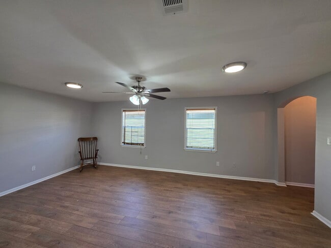 Sala de estar - 737 N 35th St