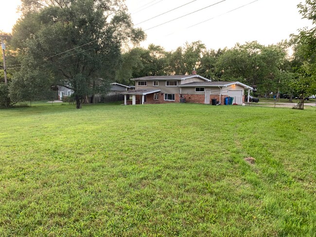 Building Photo - 2605 Little Trail Rd