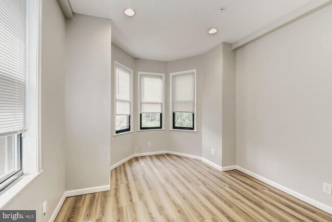 Foto del edificio - 2343 N College Ave