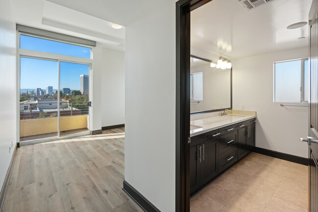 Building Photo - 5525 W Olympic Blvd