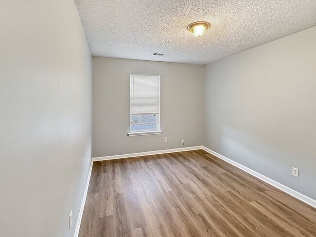 Foto del edificio - 5331 Creekview Way