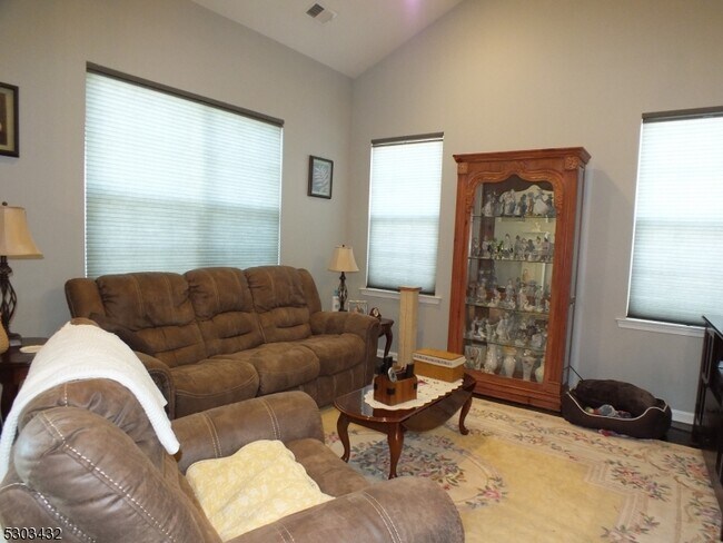 Foto del edificio - 1503 Meadow Brook Ct