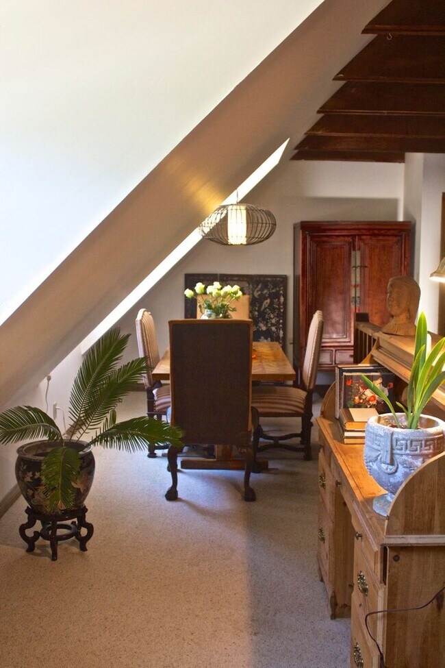 Building Photo - Sweet Flat attached to Main House in Arbolada