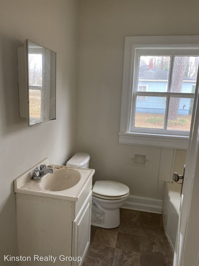 Building Photo - 3 br, 1 bath House - 217 Tyree Rd