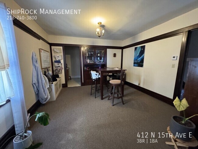 Foto del edificio - 412 N 15th Ave E