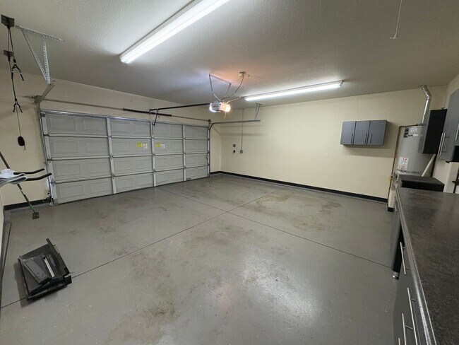 Foto del edificio - NW Visalia home available coming soon!