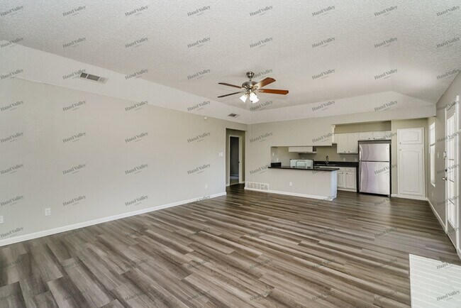 Foto del edificio - 806 Clover Ln