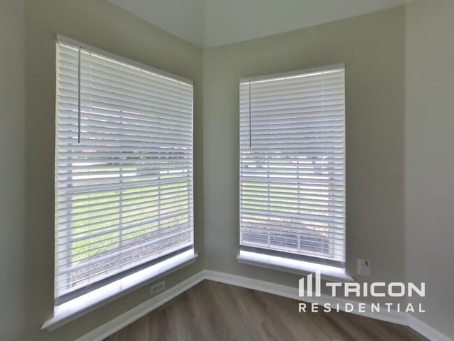 Building Photo - 2403 Clear Ridge Dr