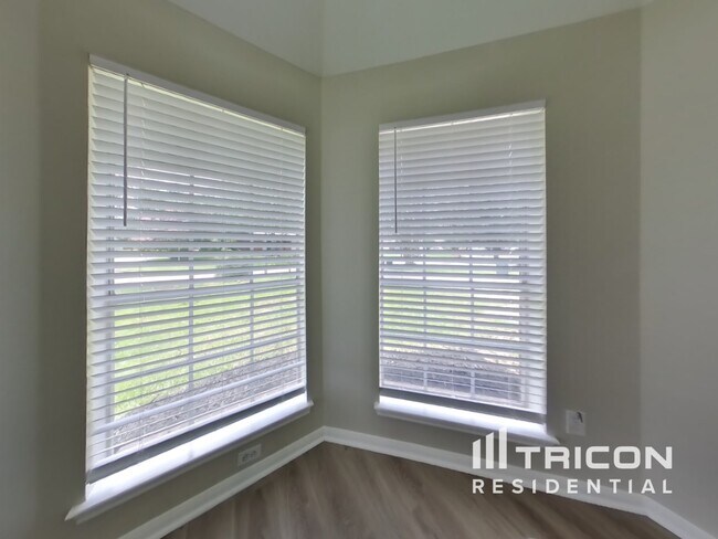Foto del edificio - 2403 Clear Ridge Dr