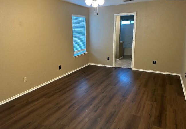 Building Photo - 9030 Sahara Woods