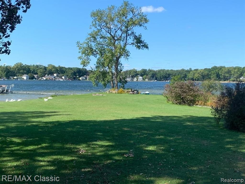 668 Pathway Dr, Howell, MI 48843 House for Rent in Howell, MI