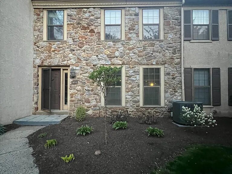 Primary Photo - 1404 Weatherstone Dr