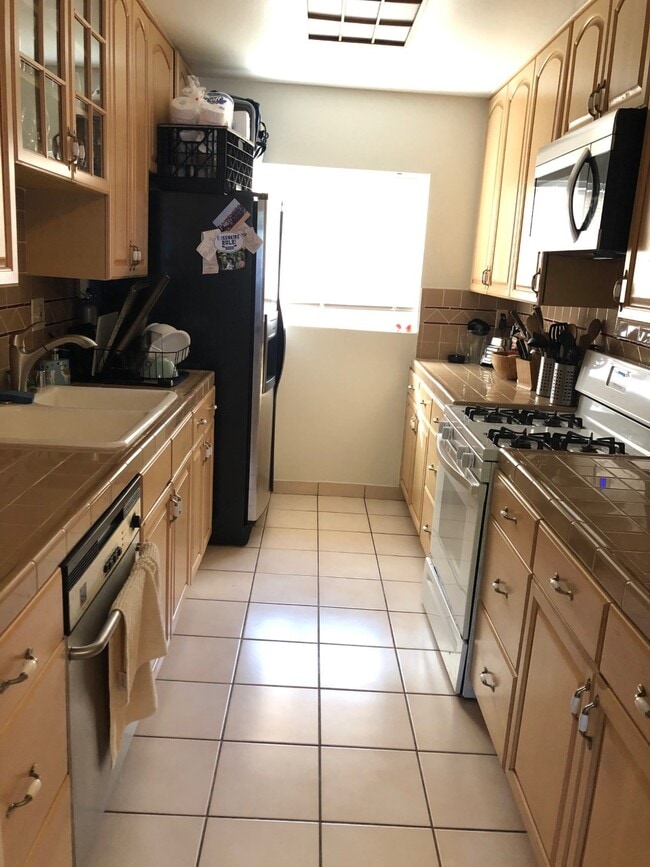 KITCHEN - 2911 4th St