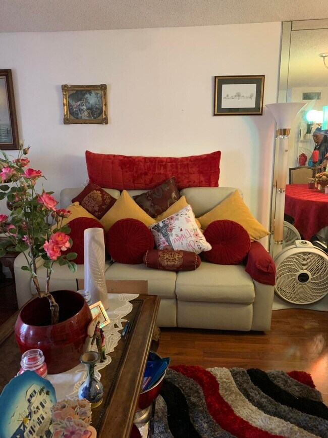 Foto del edificio - 7887 Golf Cir Dr