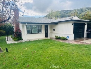 Building Photo - 1422 Mildine Dr