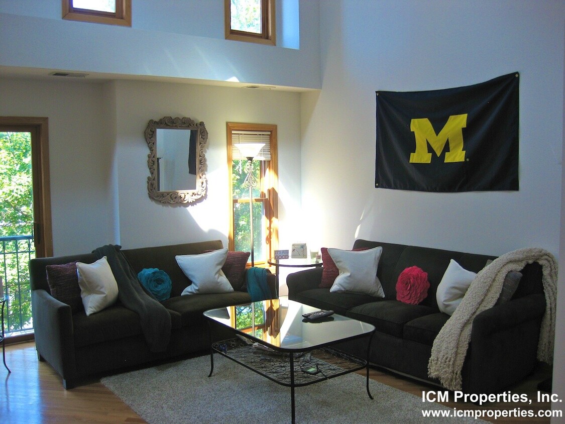 Primary Photo - 2715 N Wayne Ave