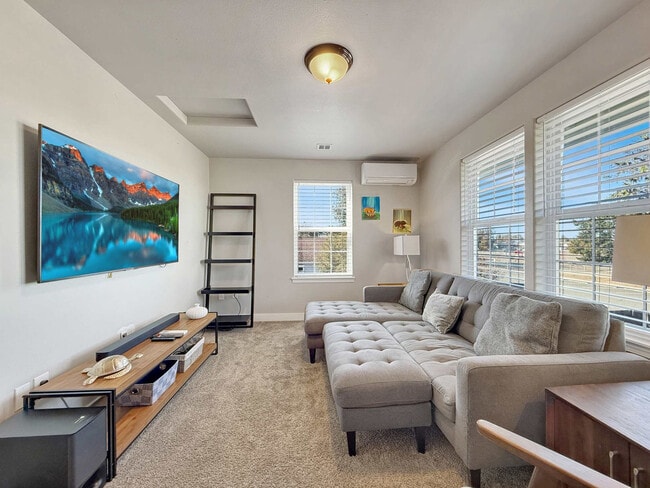 Building Photo - 237 W Alder St