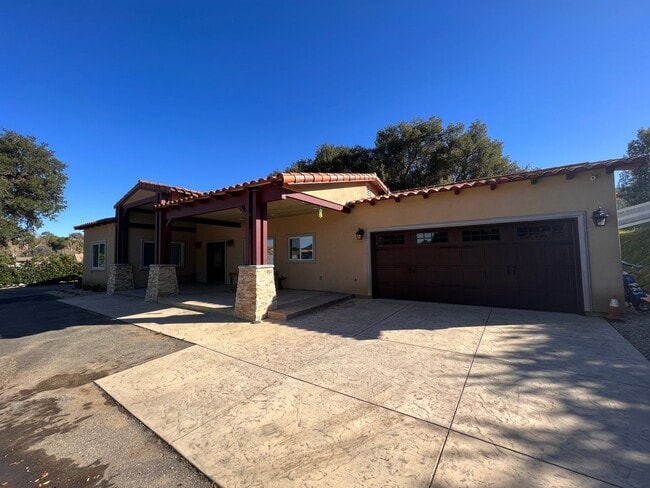 Building Photo - COMING SOON! Single Story 3 Bedroom Home for Rent in Canyon Country!