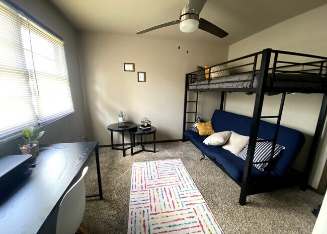 Foto del edificio - 4710 E 46th St