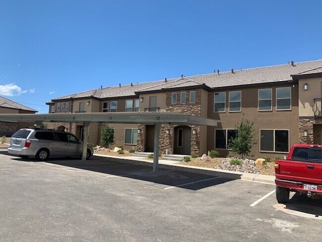 Foto del edificio - Desert Hills Townhomes, Location, location...