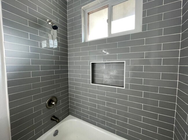 Foto del edificio - 10661 Fern Ave