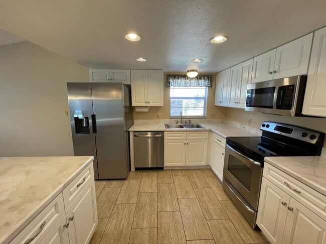 Foto del edificio - 902 Whisler Ct