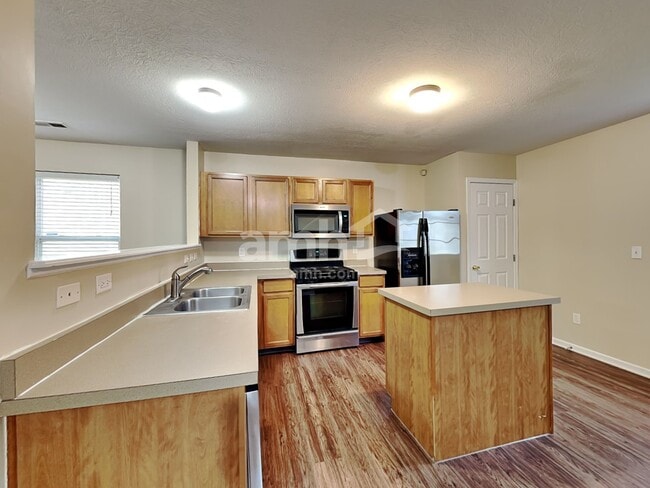Building Photo - 1245 Cloverview St