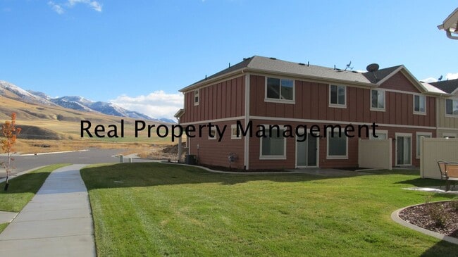 Building Photo - A Fantastic 3 bedroom, 2.5 bath Town Home ...