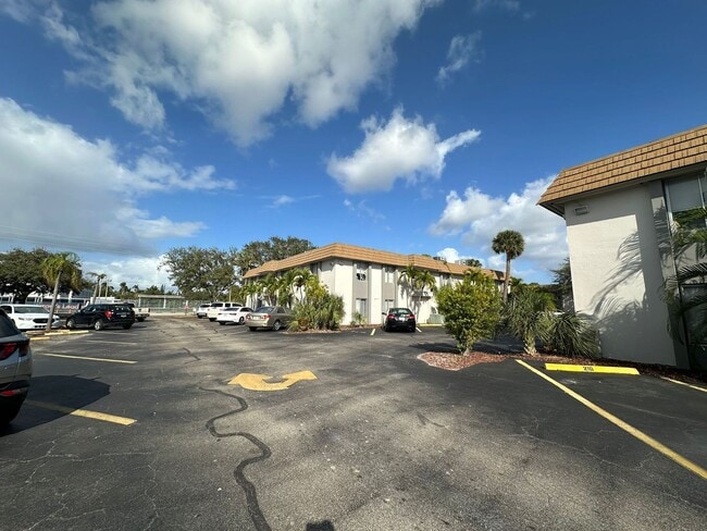 Foto del edificio - FAST APPROVAL !  1 bed 1 bath at green tee...