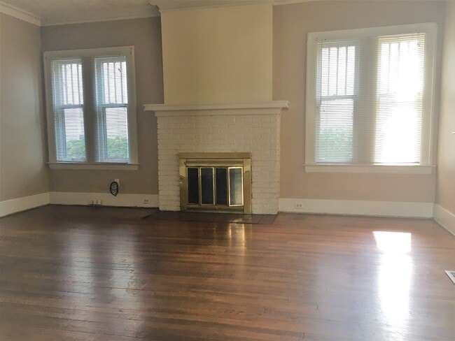 Building Photo - 642 Lafayette Ave NE