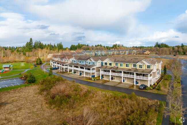 Foto del edificio - Parkside Executive Townhomes at Briggs