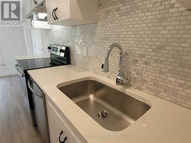 Building Photo - 726 Grandview Dr
