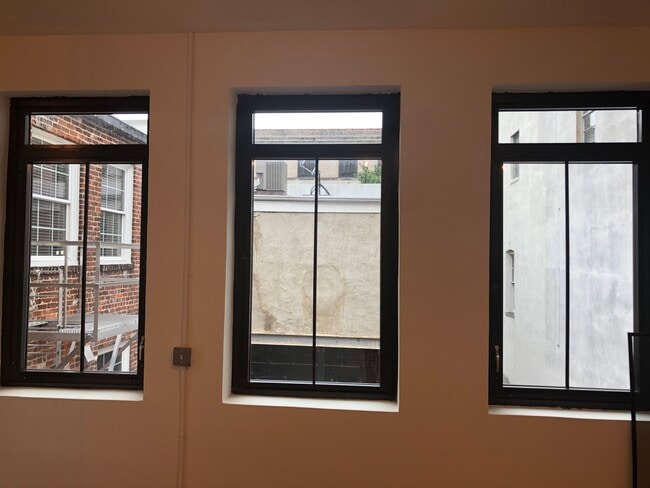 Foto del edificio - 302 E Grace St