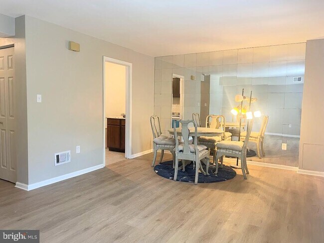 Building Photo - 10257 Arizona Cir