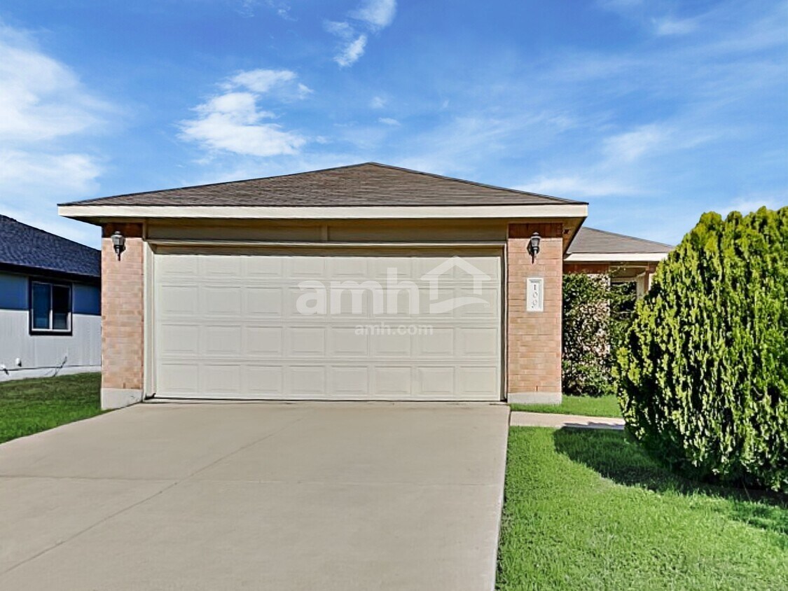 Foto principal - 100 Meadow Lark Ln