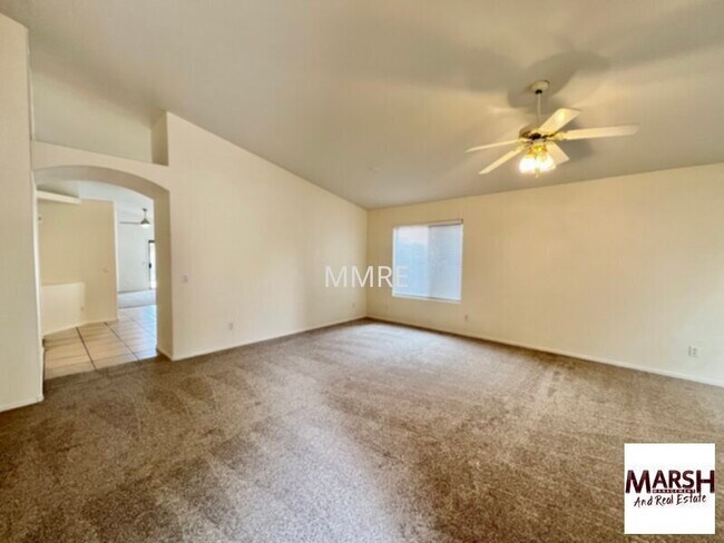Foto del edificio - 4 bedrooms with lots of living space in Chandler!