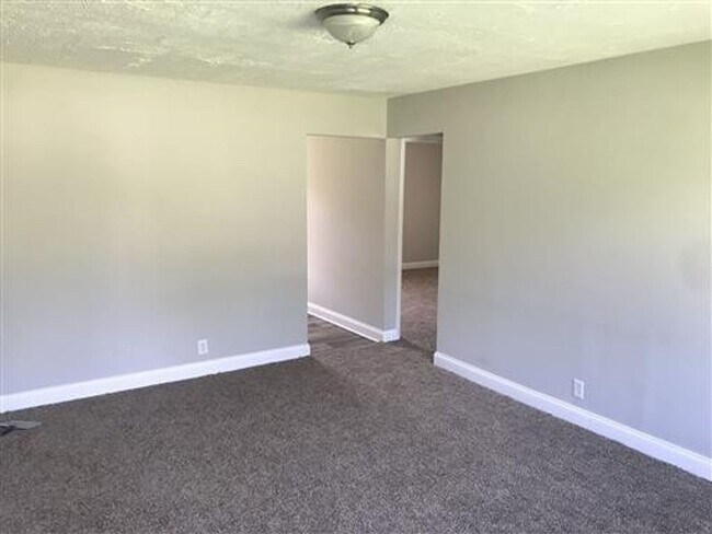 Building Photo - 715 Kent Dr