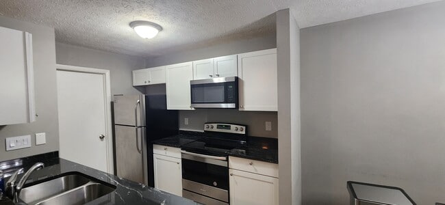 Building Photo - 8854 Eagleview Dr