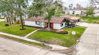 Building Photo - 6002 Greenmont Dr