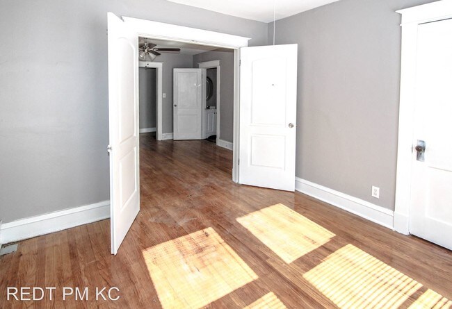 Foto del edificio - 3113-3123 Thompson Ave