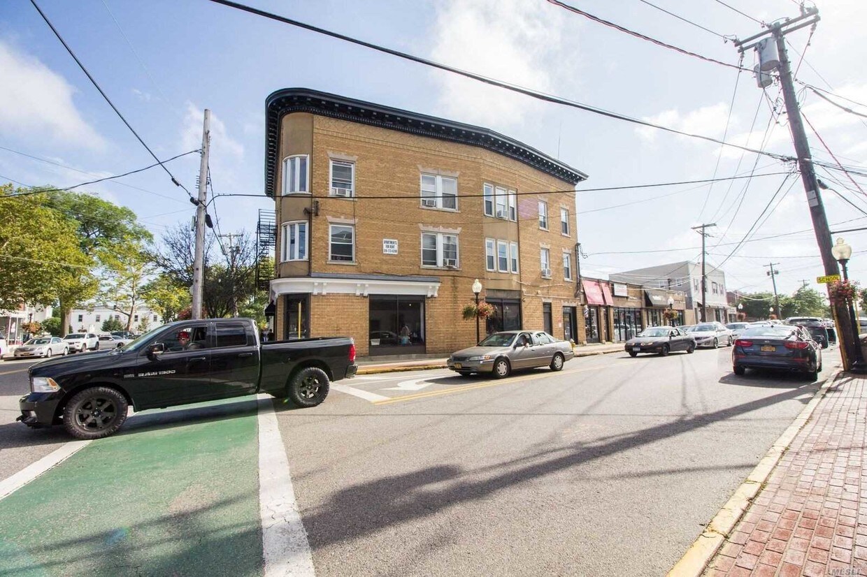 Foto principal - 8 Railroad Ave
