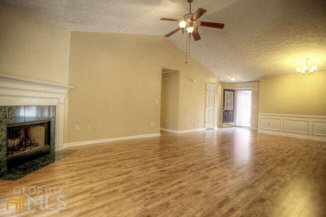 Building Photo - 38 Addison Ln